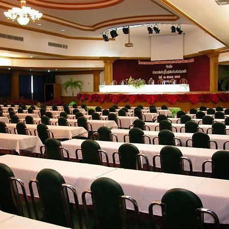 Pathumthani Place Hotel Экстерьер фото