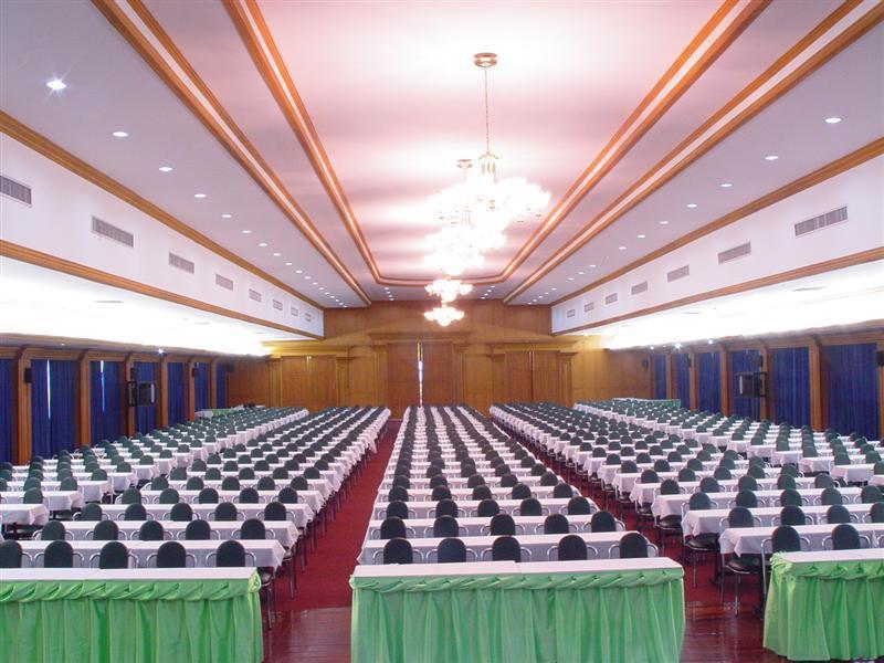 Pathumthani Place Hotel Экстерьер фото