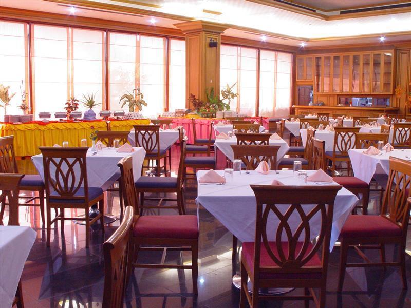 Pathumthani Place Hotel Экстерьер фото