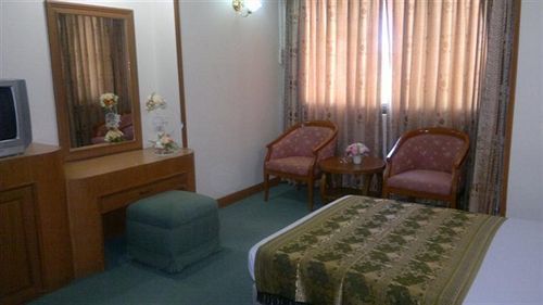 Pathumthani Place Hotel Экстерьер фото