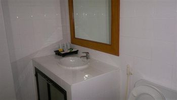 Pathumthani Place Hotel Экстерьер фото